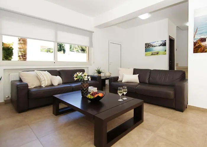 Vila Michaella - 500m From Golden