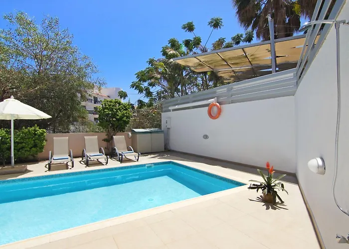 Michaella - 500m From Golden *