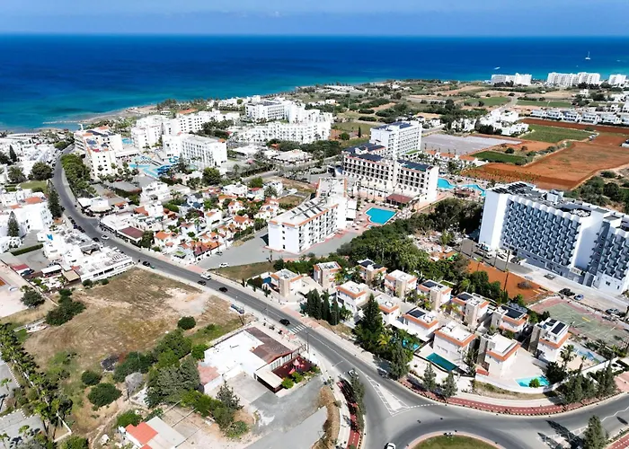 Michaella - 500m From Golden Vila *