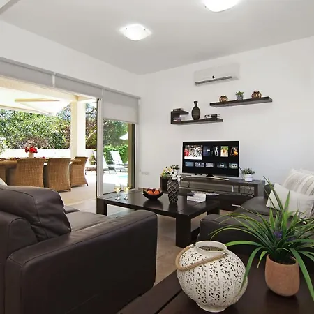 Michaella - 500m From Golden * Paralimni