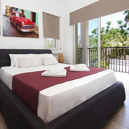 Michaella - 500m From Golden Villa