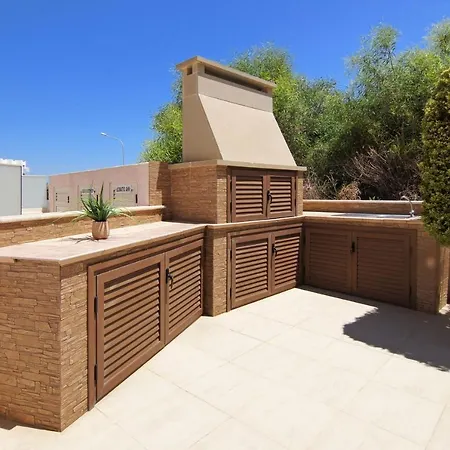 Villa Michaella - 500m From Golden