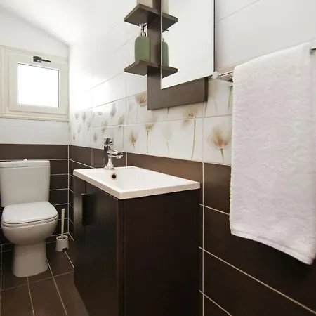 Michaella - 500m From Golden Villa Paralimni