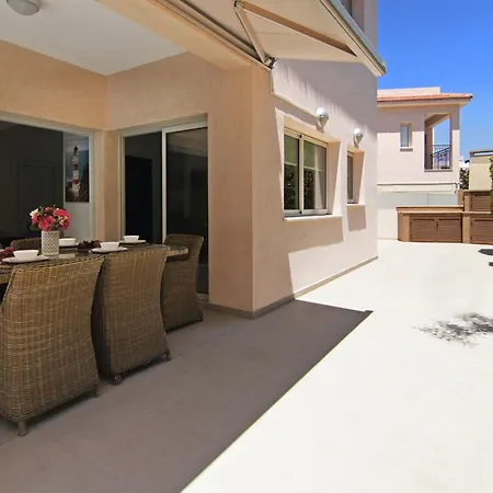 Villa Michaella - 500m From Golden *