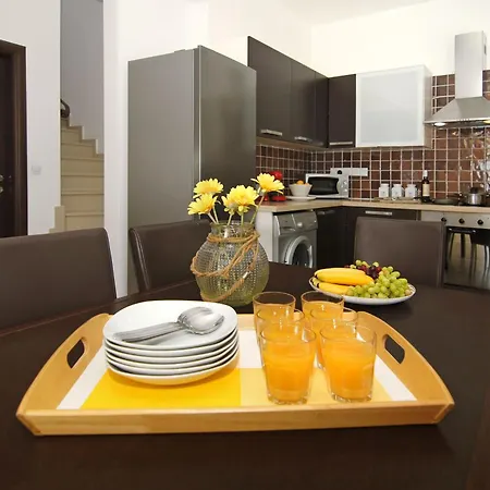 Villa Michaella - 500m From Golden Paralimni