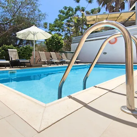 Villa Michaella - 500m From Golden *