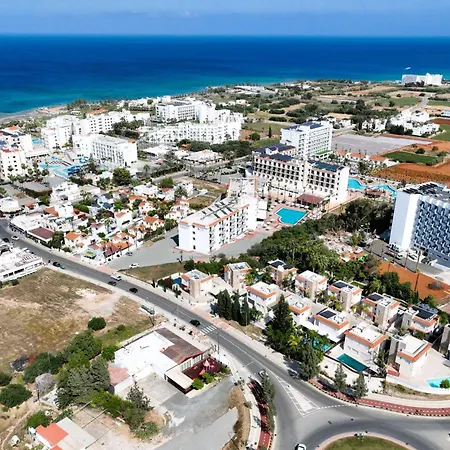 Michaella - 500m From Golden Villa *