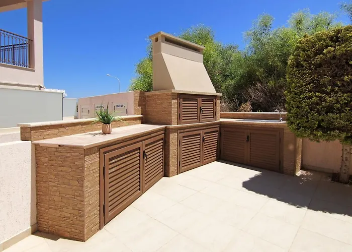 Villa Michaella - 500m From Golden