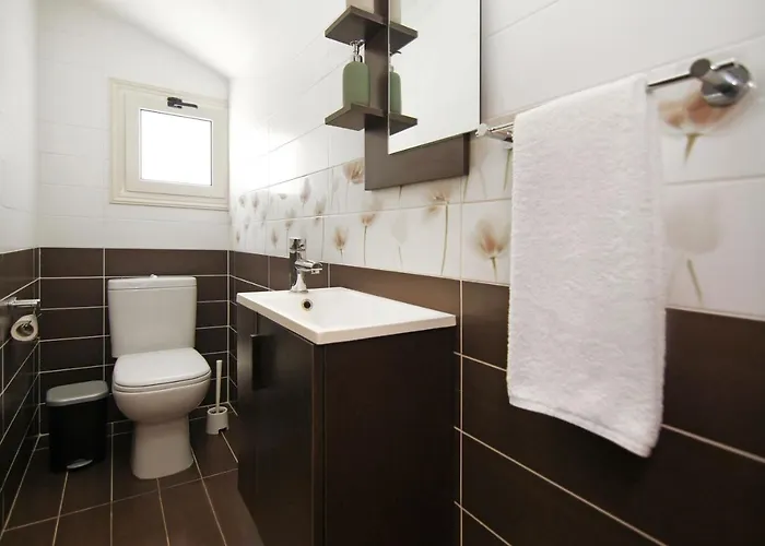 Michaella - 500m From Golden Villa Paralímni