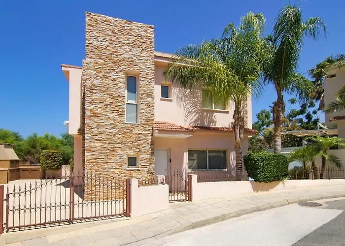 Villa Michaella - 500m From Golden