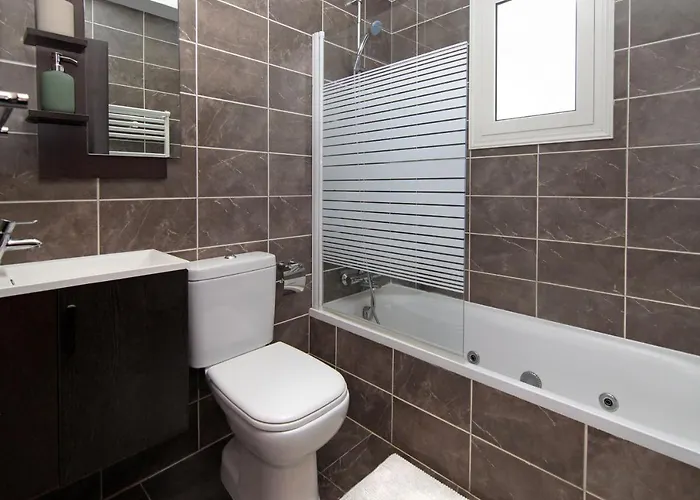 Michaella - 500m From Golden Villa