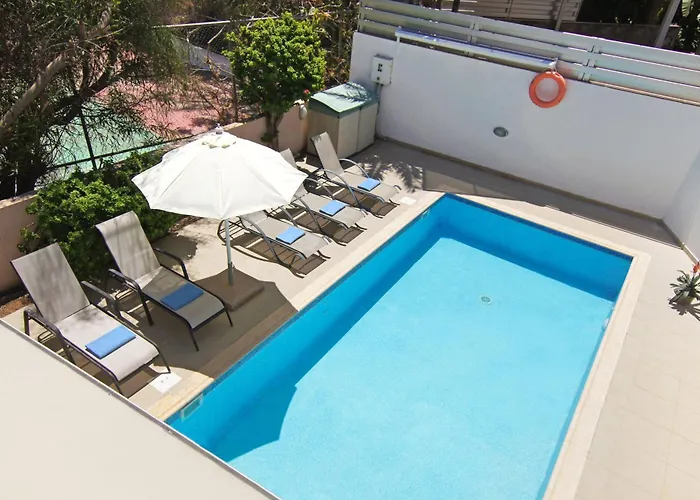 Michaella - 500m From Golden Villa *