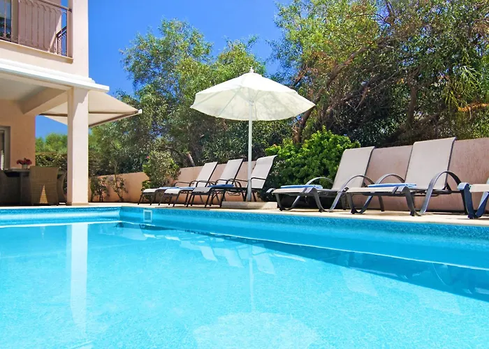 Michaella - 500m From Golden Villa